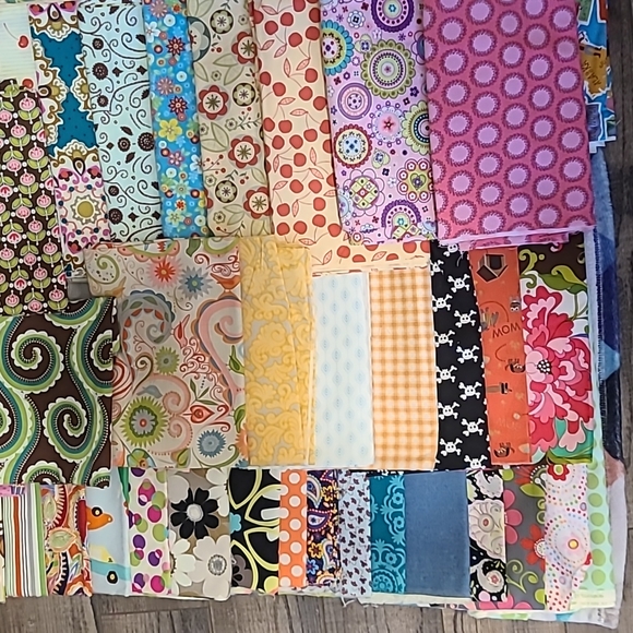 Gorgeous colorful fabrics - Picture 2 of 3